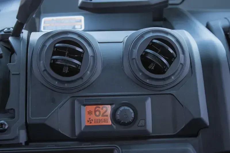 NEW 2026 CAN-AM DEFENDER PRO LIMITED CAB HD10 Image 19