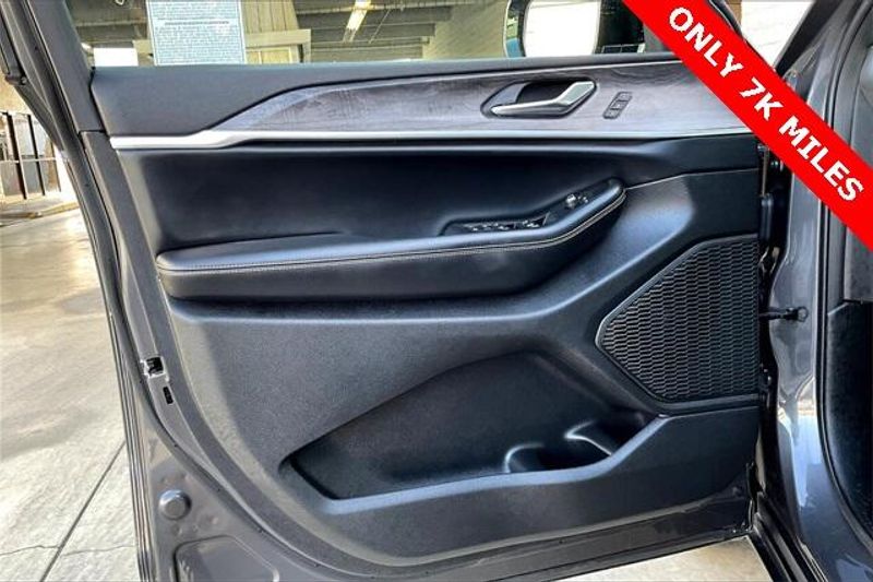 Used 2025 Jeep Grand Cherokee LimitedImage 22