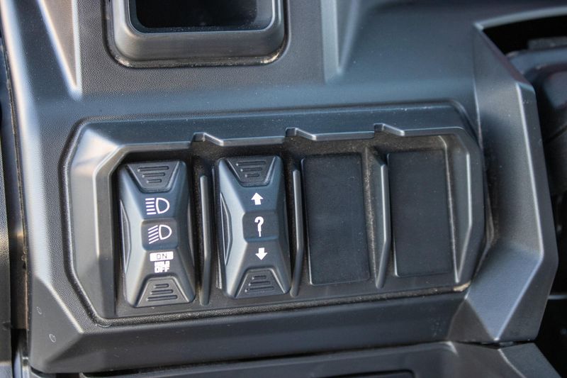 NEW 2026 CAN-AM DEFENDER MAX XT HD11 WITH 1025 INCH TOUCHSCREEN Image 32