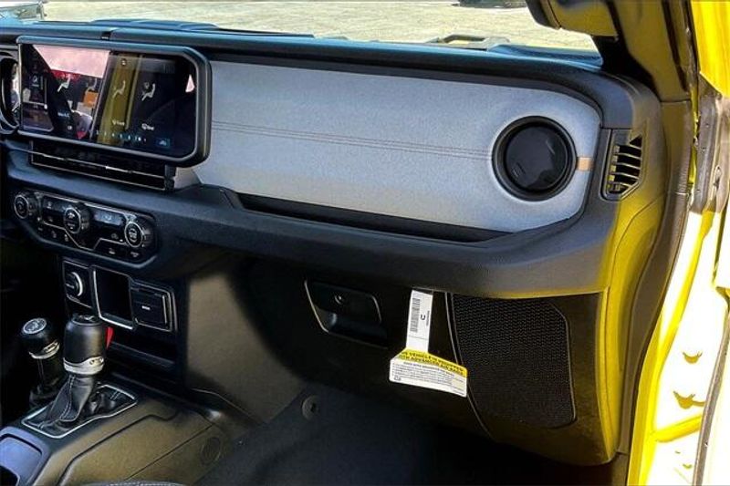 2024 Jeep Gladiator Sport photo 14