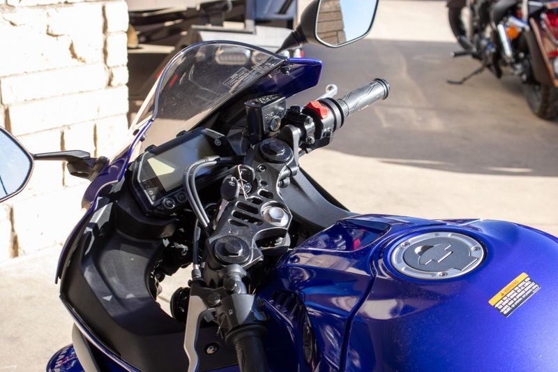 USED 2024 YAMAHA YZFR3 ABS Image 17