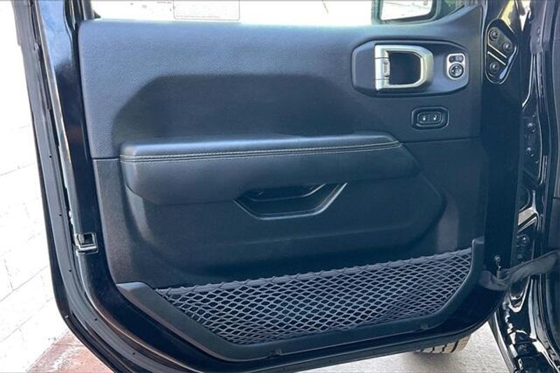 2023 Jeep Gladiator OverlandImage 22