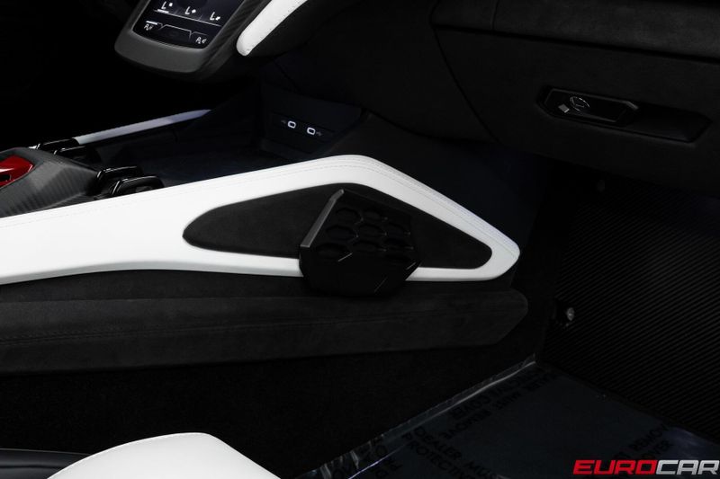 Used 2025 Lamborghini Revuelto *HIGH GLOSS STYLE PACKAGE * PASSENGER DISPLAY*Image 40
