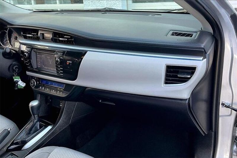 2016 Toyota Corolla LEImage 16