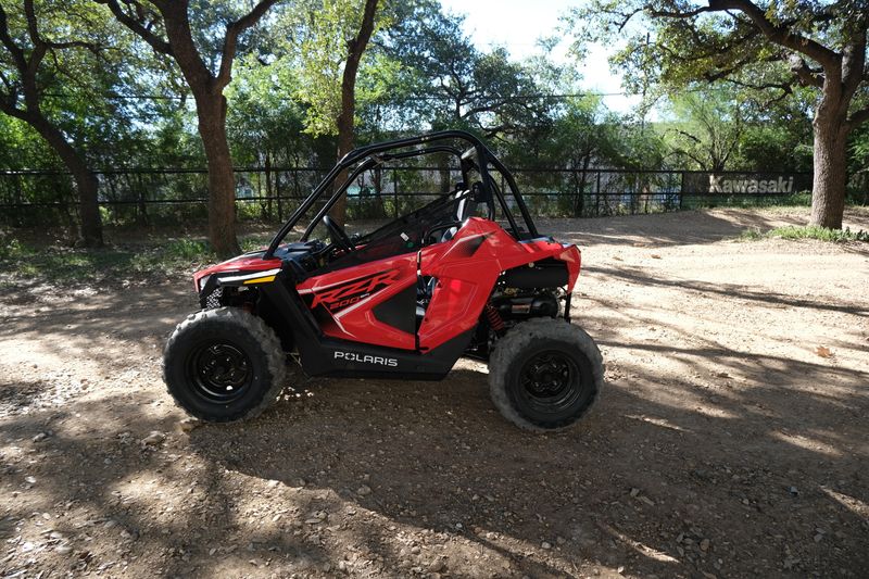 2025 Polaris RZR 200 EFI INDY REDImage 5