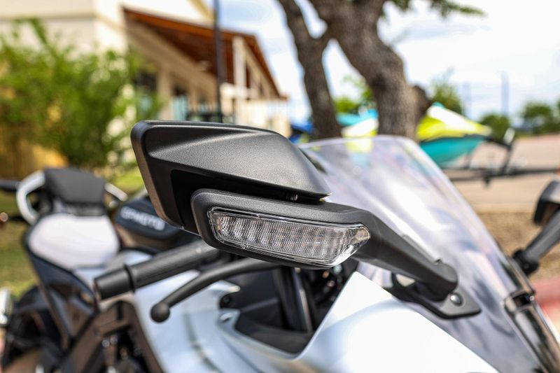 New 2025 CFMOTO 675SS  NEBULA BLACK Image 4