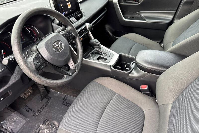 Used 2023 Toyota RAV4 LEImage 9