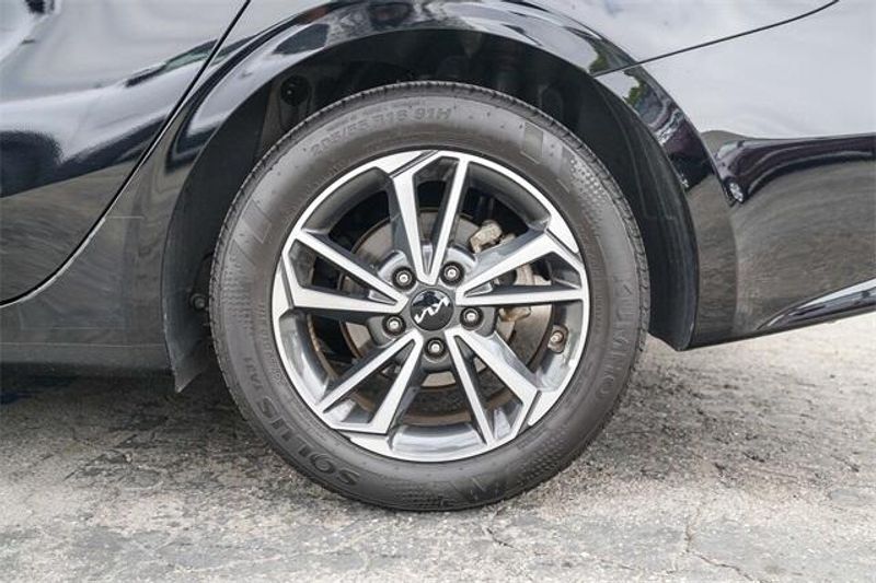 Used 2023 Kia Forte LXSImage 12