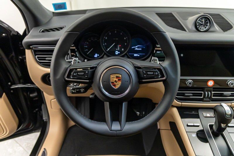 2024 Porsche Macan Image 15