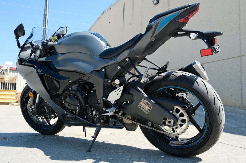 USED 2025 KAWASAKI NINJA ZX6R ABS Image 5