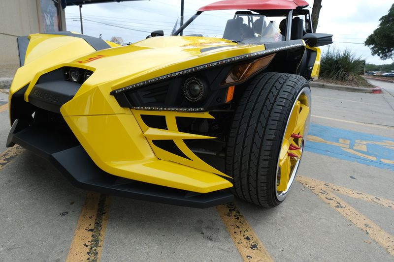 2019 Polaris SLINGSHOT SL ICON 49ST DAYTONA YELLOW Image 19