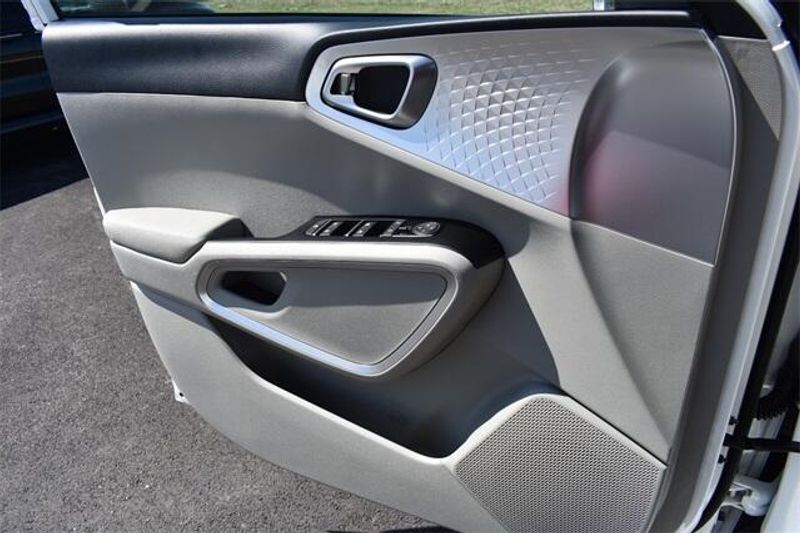 New 2025 Kia Soul LXImage 27