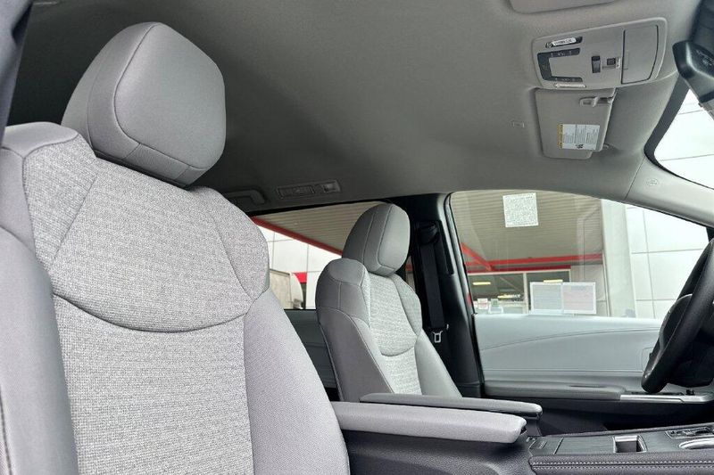 New 2026 Toyota Sienna LEImage 19