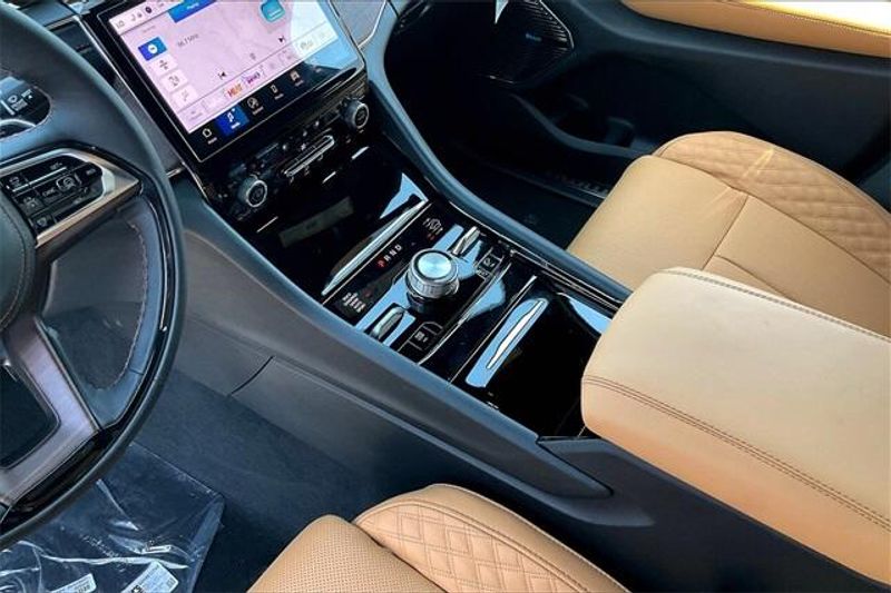 New 2025 Jeep Grand Cherokee L Summit 4x4Image 7