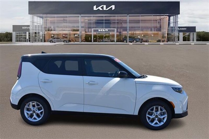 New 2025 Kia Soul SImage 2
