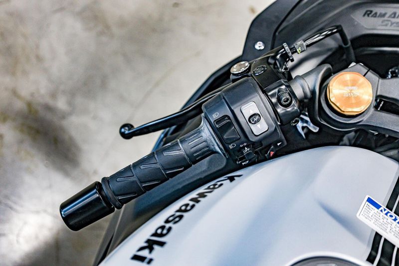 2025 Kawasaki NINJA ZX4RR ABS METALLIC MATTE WHITISH SILVER AND METALLIC FLAT SPARK BLACK Image 14