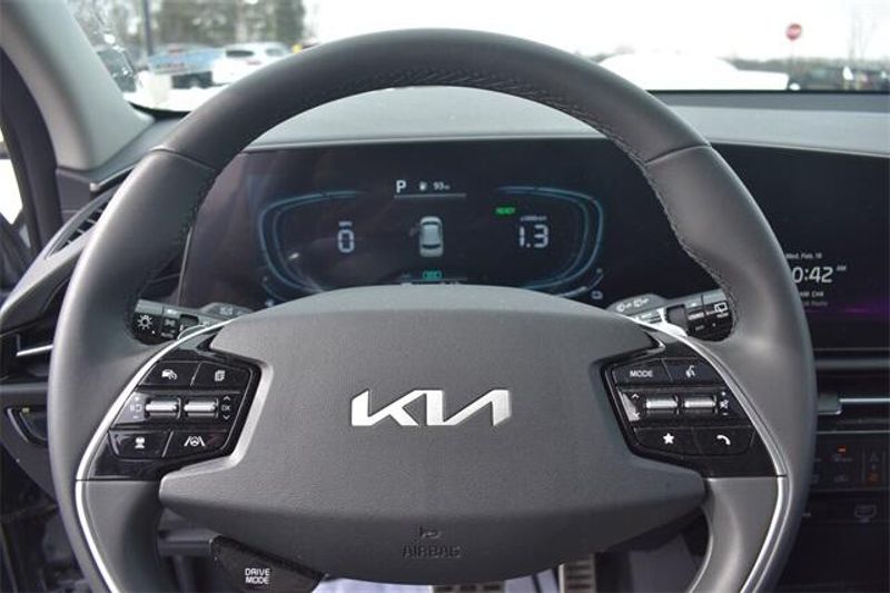 New 2025 Kia Niro EX TouringImage 28