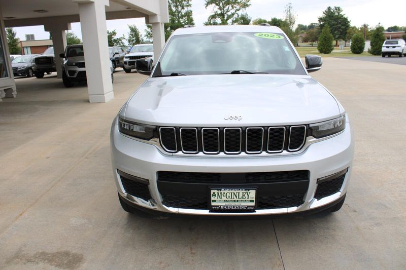 2023 Jeep Grand Cherokee L photo 3