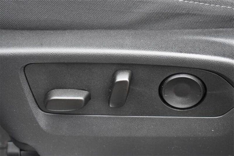 Used 2025 Chevrolet Silverado 1500 LTImage 24