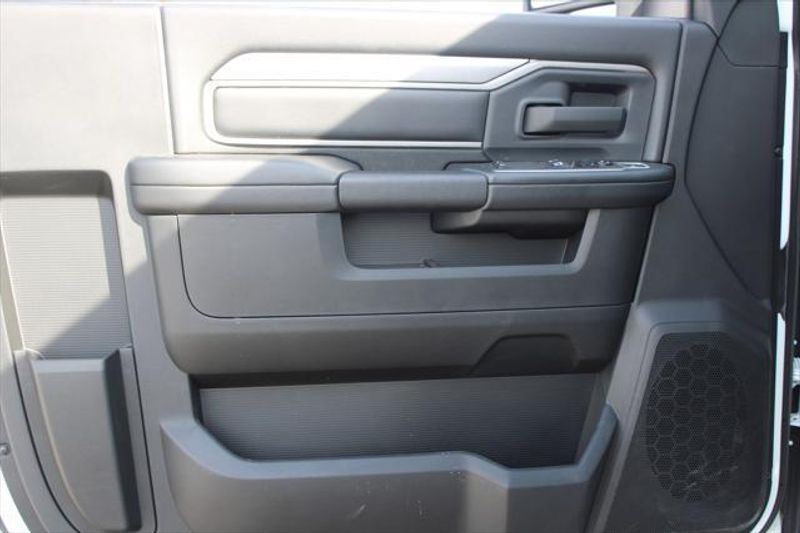 2023 RAM 3500 Chassis Cab Tradesman/SLTImage 14