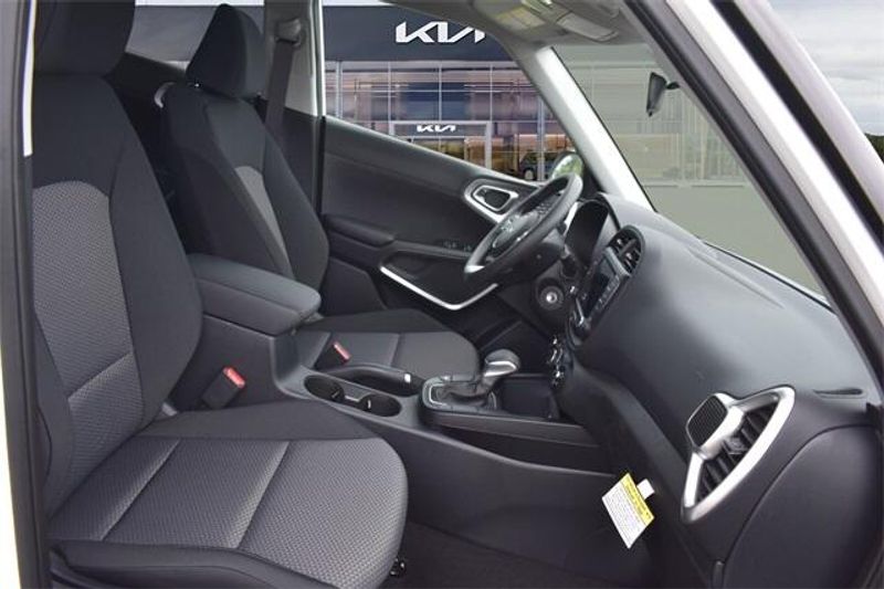 New 2025 Kia Soul LXImage 12