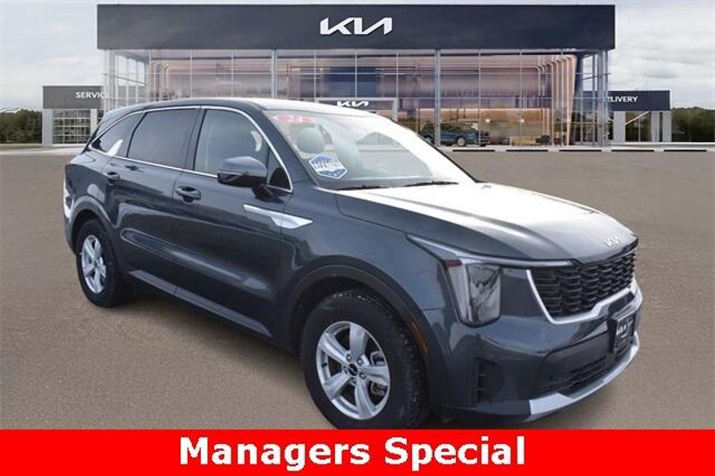 2024 Kia Sorento LXImage 1