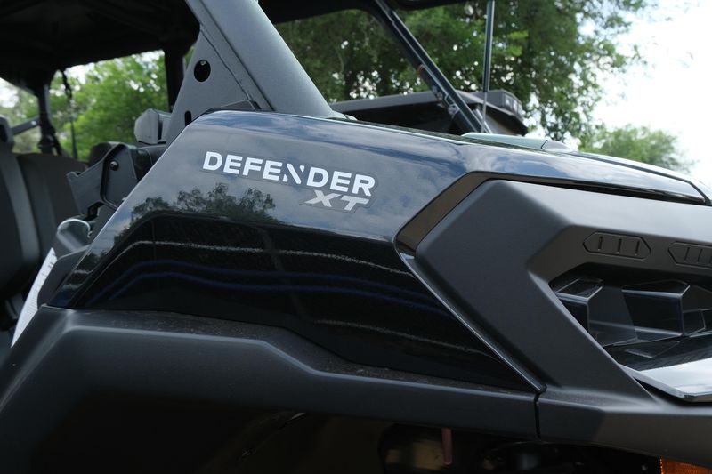 NEW 2026 CAN-AM DEFENDER MAX XT HD11 WITH 1025 INCH TOUCHSCREEN Image 6