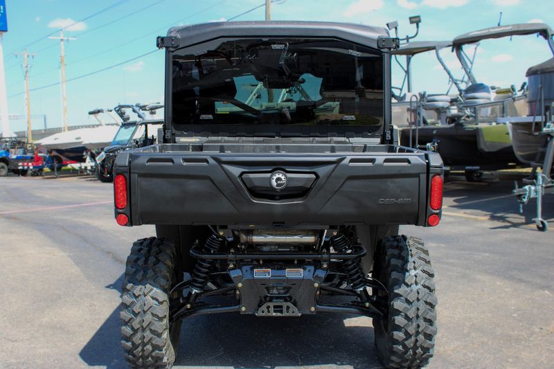 2025 Can-Am DEFENDER MAX LIMITED CAB HD10 DESERT TAN AND STEALTH BLACK Image 6