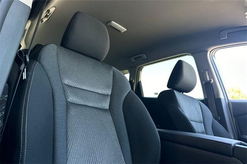 New 2025 Nissan Rogue SVImage 13