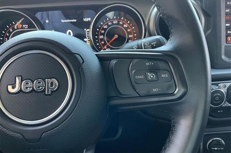 2022 Jeep Gladiator Willys photo 18