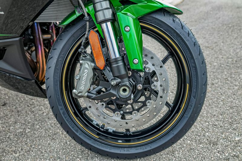 2025 Kawasaki NINJA 1100SX SE EMERALD BLAZED GREEN AND METALLIC DIABLO BLACK Image 6