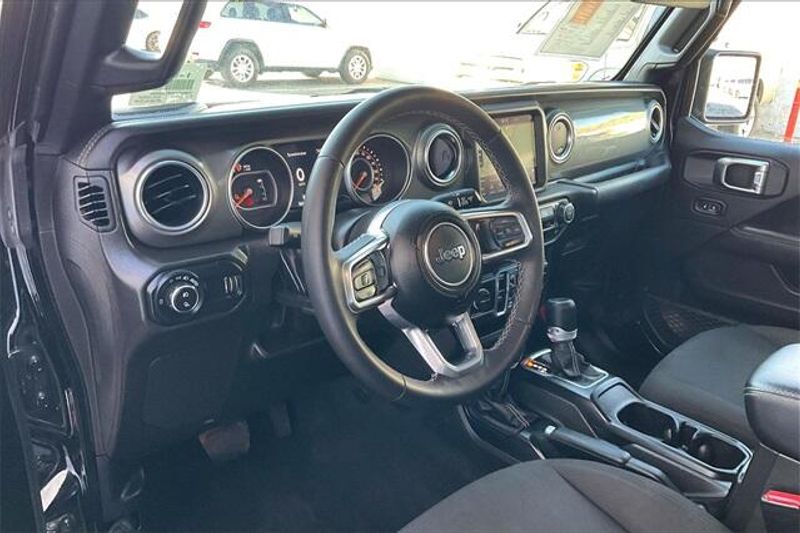 2023 Jeep Gladiator OverlandImage 14