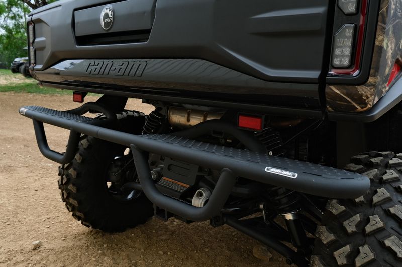 NEW 2026 CAN-AM DEFENDER MAX XT CAB HD11 WITH 1025 INCH TOUCHSCREEN Image 15