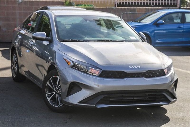 2024 Kia Forte LXSImage 2