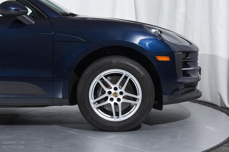 2021 Porsche Macan BaseImage 10