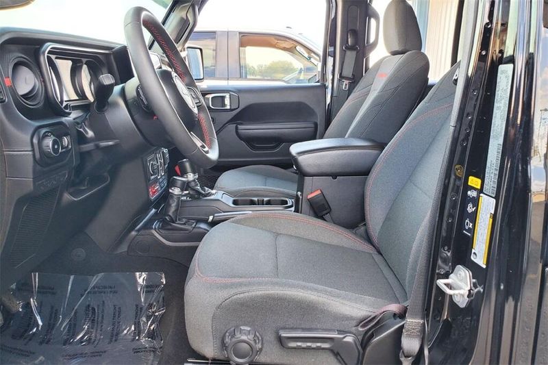 2024 Jeep Wrangler Rubicon photo 10