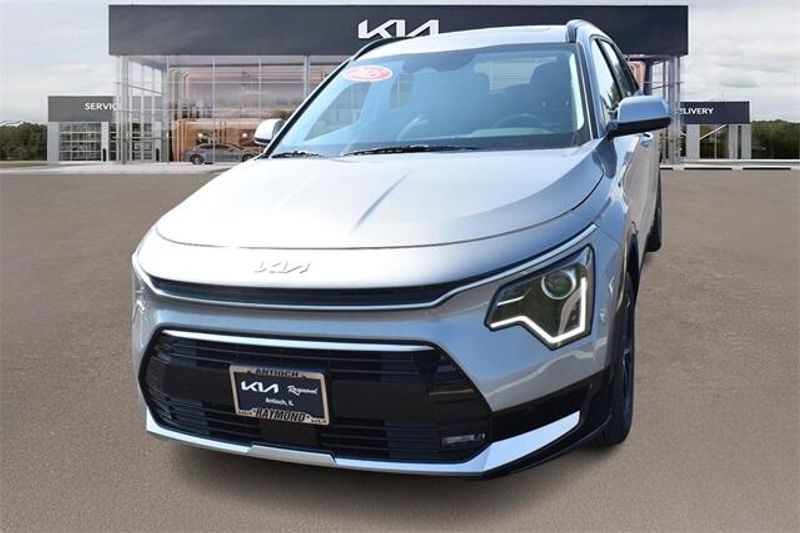 New 2025 Kia Niro SXImage 7