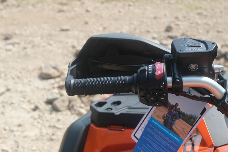 2025 CFMOTO CFORCE 800 TOURING LAVA ORANGE Image 15