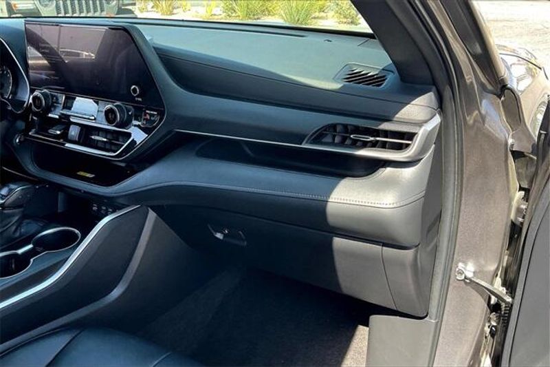 Used 2023 Toyota Highlander XSEImage 16