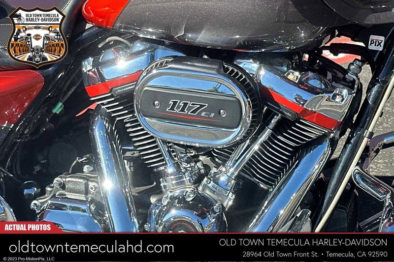 2018 Harley-Davidson Road Glide in a ORNGLAVA/DKALOY W/PINSTRIPE exterior color. BMW Motorcycles of Temecula – Southern California (951) 506-6903 bmwmotorcyclesoftemecula.com 