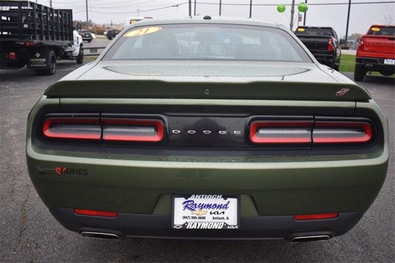 2021 Dodge Challenger SXTImage 4