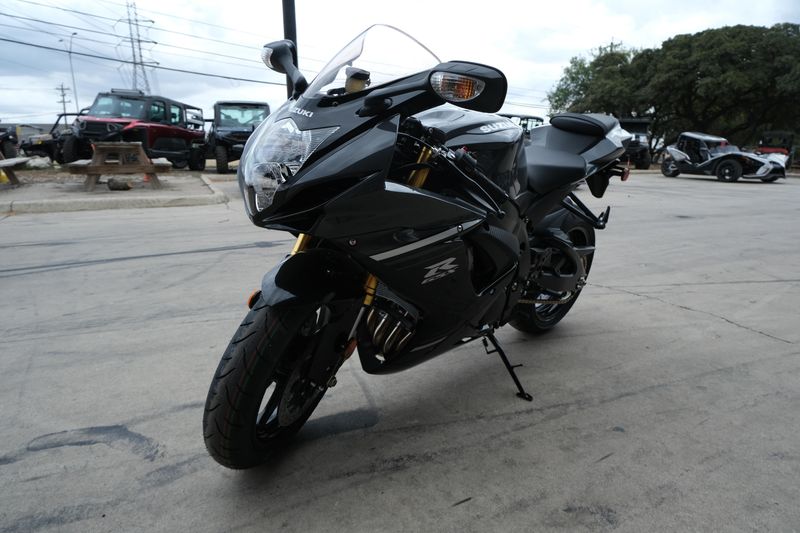 2025 SUZUKI GSXR750 in a BLACK exterior color. Family PowerSports (877) 886-1997 familypowersports.com 