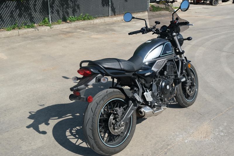 2023 Kawasaki Z650RS METALLIC MOONDUST GRAY AND EBONY Image 3
