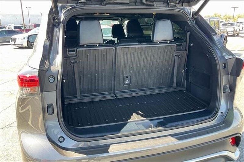 Used 2023 Toyota Highlander XSEImage 34