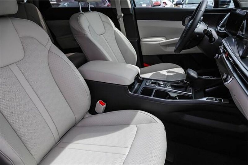 New 2025 Kia Sorento SImage 7