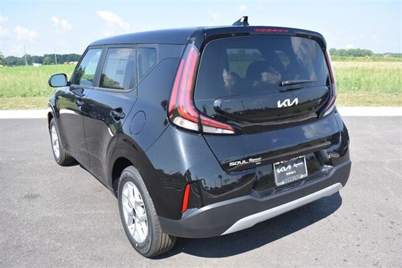 New 2025 Kia Soul LXImage 5