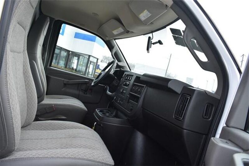 New 2025 Chevrolet Express 3500 Work VanImage 12