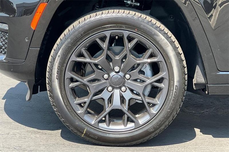 2025 Jeep Grand Cherokee L Summit Reserve photo 24