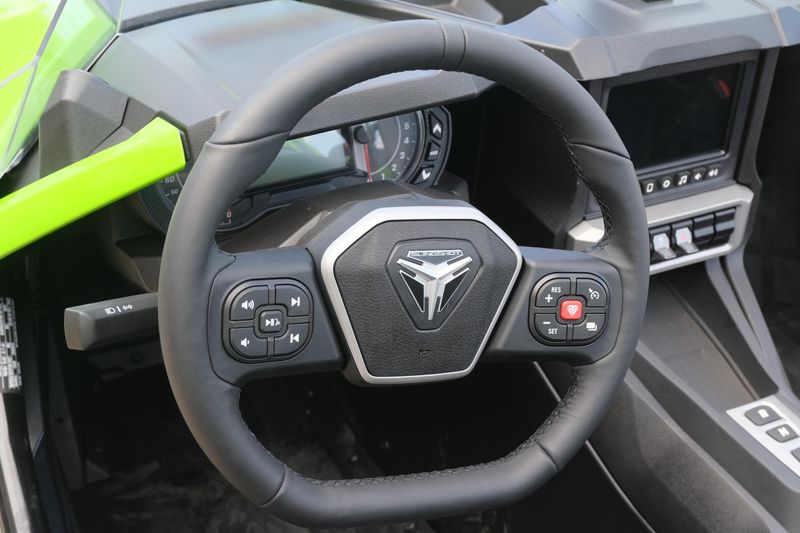 NEW 2025 POLARIS SLINGSHOT SL AUTODRIVE Image 17