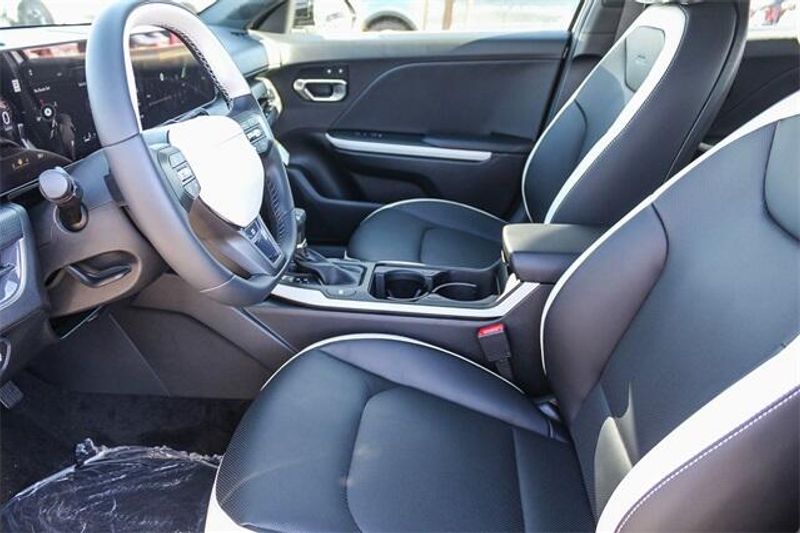 2025 Kia K4 GT-LineImage 11